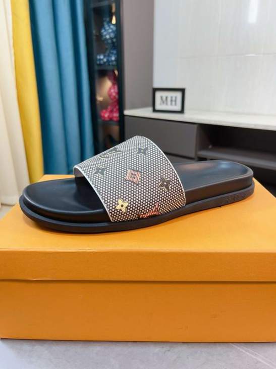 Picture of Louis Vuitton Slippers _SKULVsz38-44mnf06111265